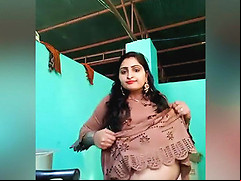 Sexy Bhabhi Shows Her Boobs And Big Ass