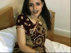 Solo Jasmine Goes Naughty On Cam